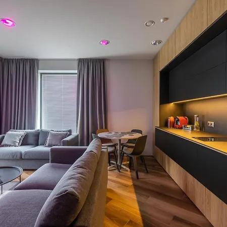 Apartment Bast 98: Klimatyzacja Near Matki Polki Hospital *